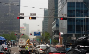 首爾市，在交叉路口增加安裝「公共汽車三色燈」