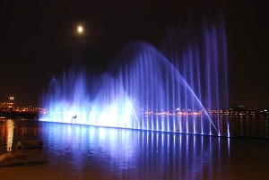 歡迎到漢江公園盡情享受清涼的噴泉！