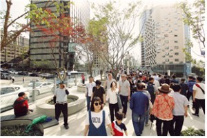 首爾路7017開通僅一個月，造訪人數即高達203萬
