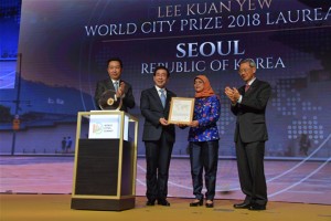 朴元淳市長獲頒「李光耀獎」，並表示「這是偉大市民達成的壯舉」