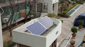 首爾市免費補助小型共同住宅警衛室加裝迷你太陽能板