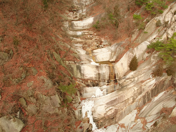 拍攝松溪別業的主要據點「九天瀑布」之貌