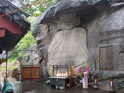 普陀寺的磨崖菩薩坐像和金銅菩薩坐像