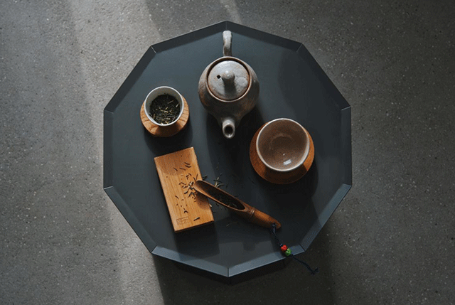 「漢江層板架，鐵製小飯桌」TAMKEN X Jeongho Ko工作室