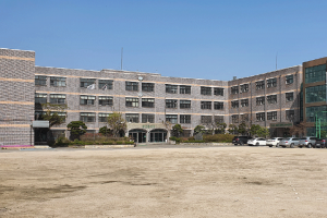 首爾市－環境部－教育廳，運用廢棄學校占地進行環境教育·體驗，共同打造「環保學校」