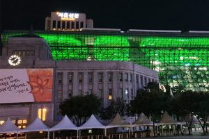 紀念墨西哥獨立200週年，首爾市廳建築絢爛點燈