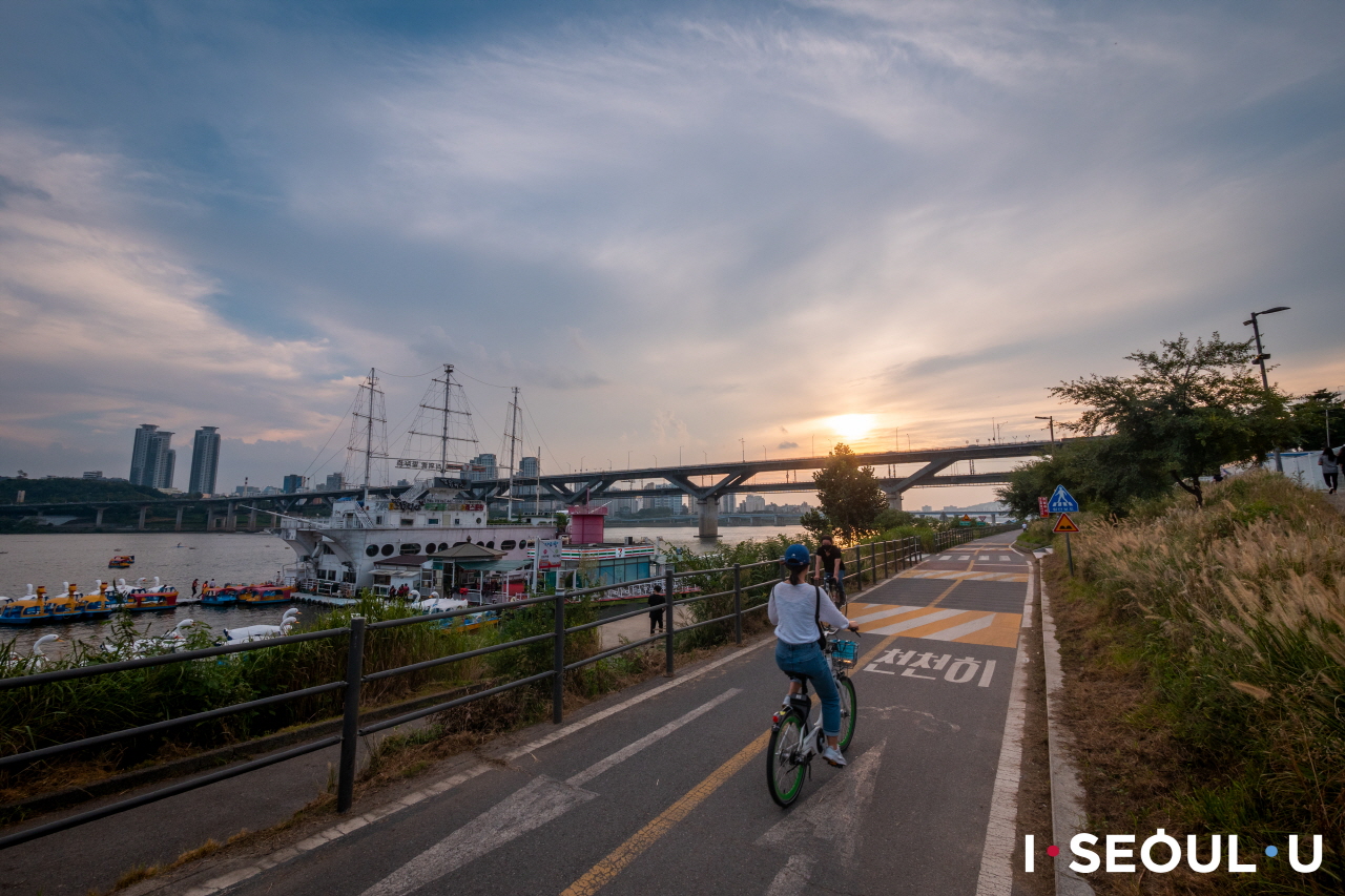 可利用鴨子船與自行車的漢江公園