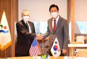 與新任駐韓美國大使會談
