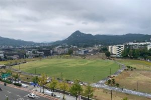 首爾市將「松峴洞腹地」改造成開放式松峴綠地廣場，自10月7日起臨時開放