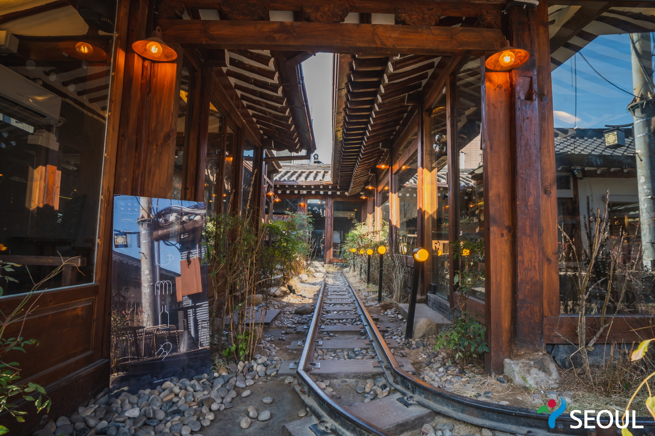 韓屋村內的鐵路照片
