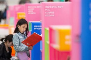 吳世勳市長宣布推動首爾新一代閱讀文化2023年戶外圖書館，開幕短短三週突破12萬人入場