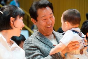 首爾市推第三彈低生育對策，吳世勳市長照顧43萬「多子女家庭」