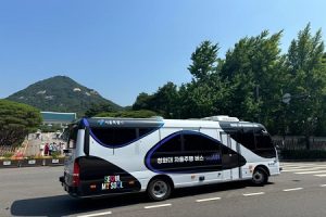 首爾市下月1日將重啟青瓦臺自動駕駛公車運行，可持交通卡、氣候同行卡搭乘