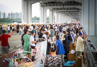 真跳蚤市場全景