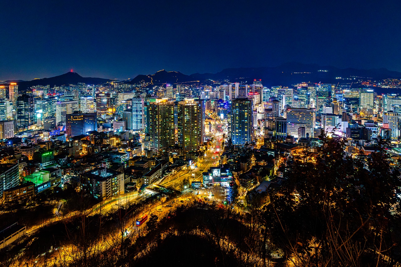 從南山俯瞰的首爾夜景照片