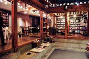BOOKS COOKS ：美食家的咖啡廳