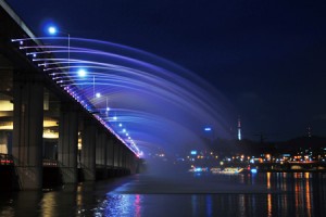 盤浦大橋的月光彩虹噴泉