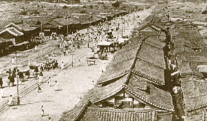 Jongno(Street) in 1899 Street car service had just been started